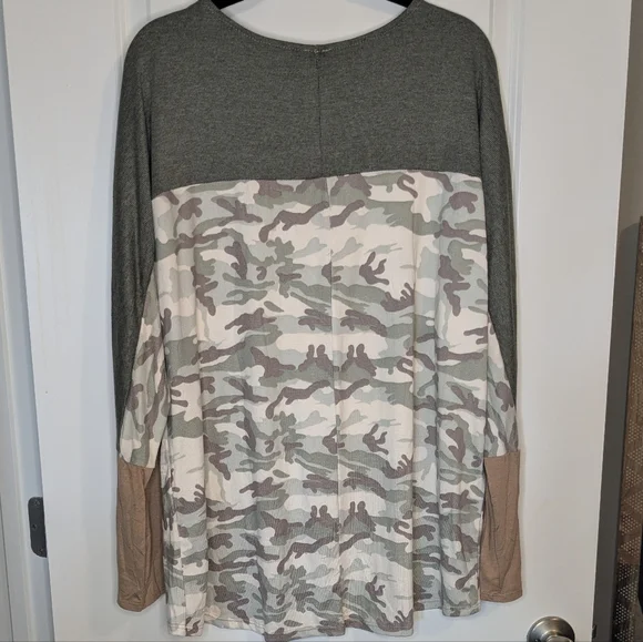 Sew In Love Women's Camo Print Long Sleeve Top Plus Size 2X - Picture 2 of 4
